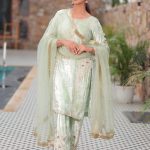 Panna Sunehri Velvet Suit Set